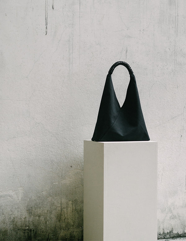 KAMARO’AN | Woven Triangle Bag - All Black - L