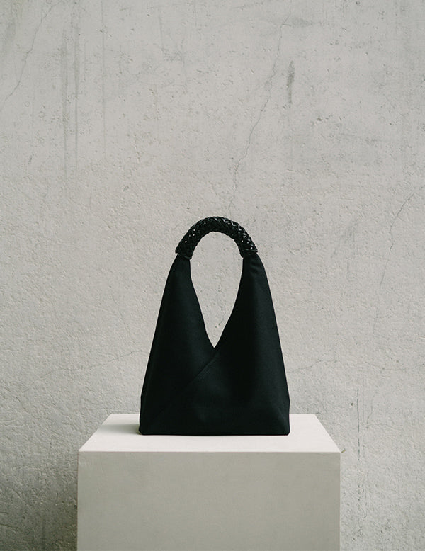 KAMARO’AN | Woven Triangle Bag - All Black - S
