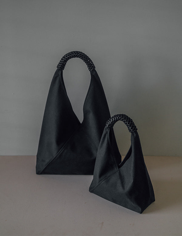 KAMARO’AN | Woven Triangle Bag - All Black - S