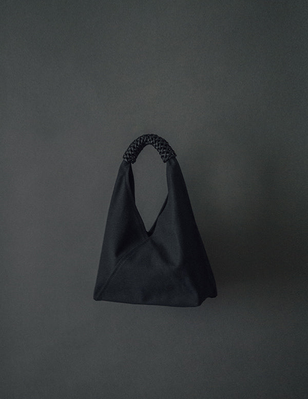 KAMARO’AN | Woven Triangle Bag - All Black - S