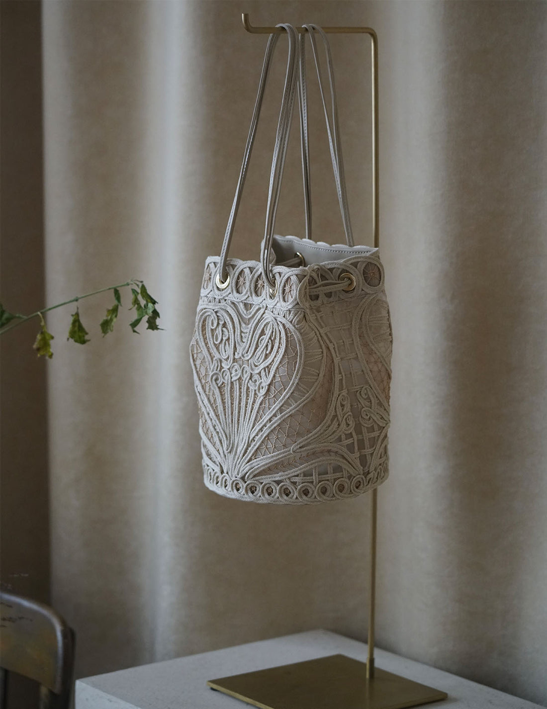 Sac seau brodé en cordon・Beige