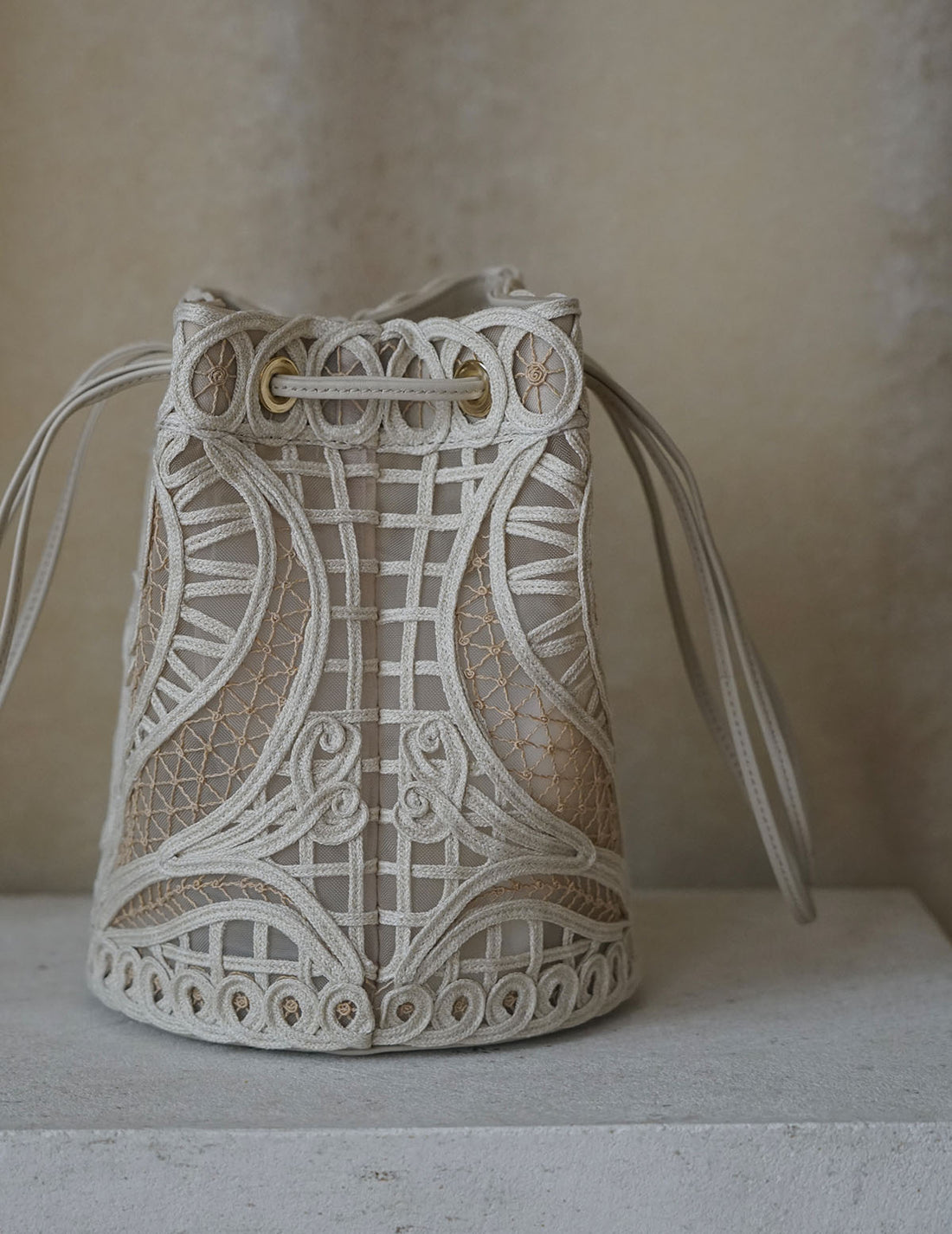 Sac seau brodé en cordon・Beige