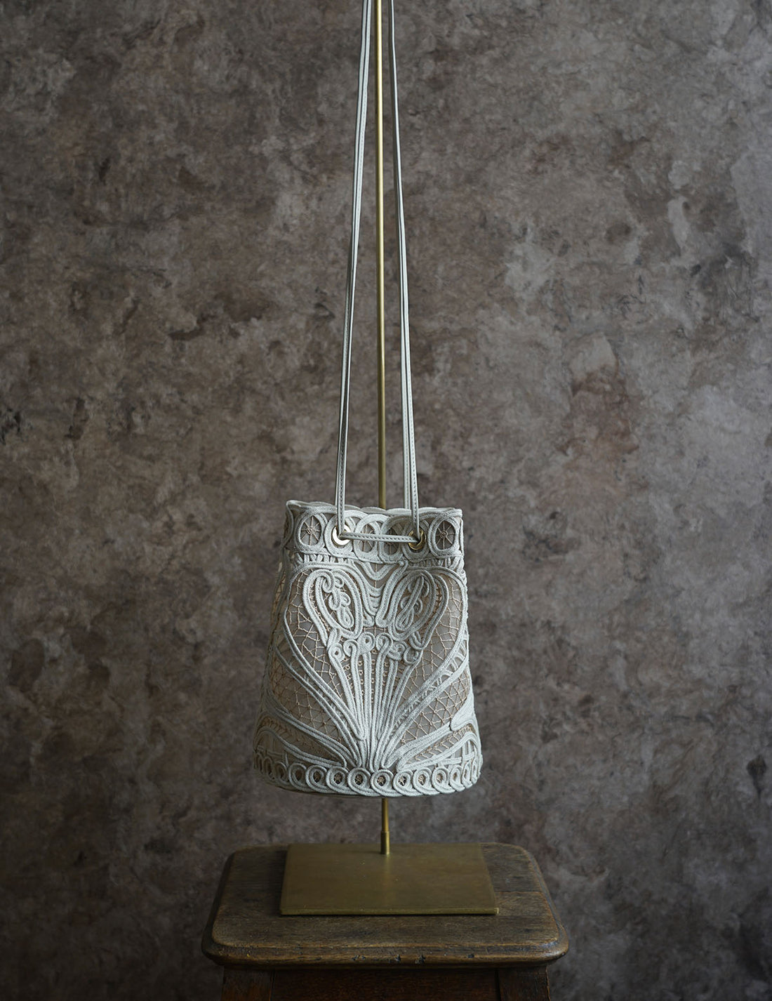 Sac seau brodé en cordon・Beige