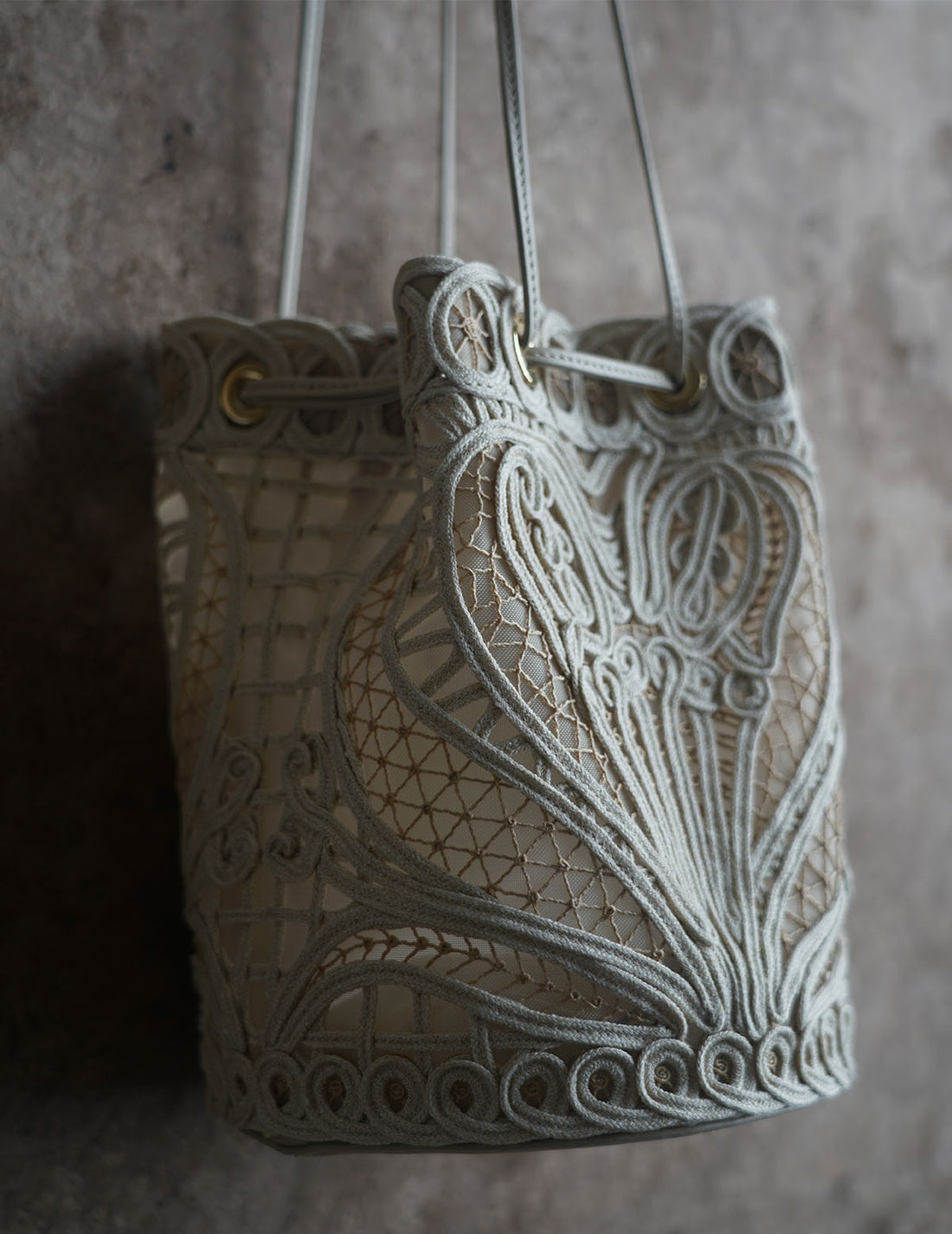 Sac seau brodé en cordon・Beige