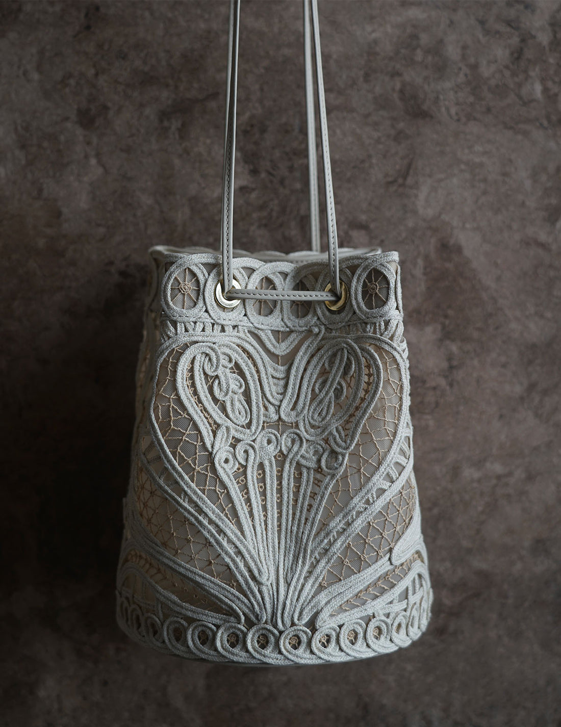 Sac seau brodé en cordon・Beige