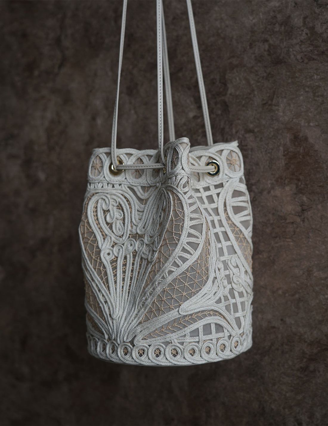 Sac seau brodé en cordon・Beige