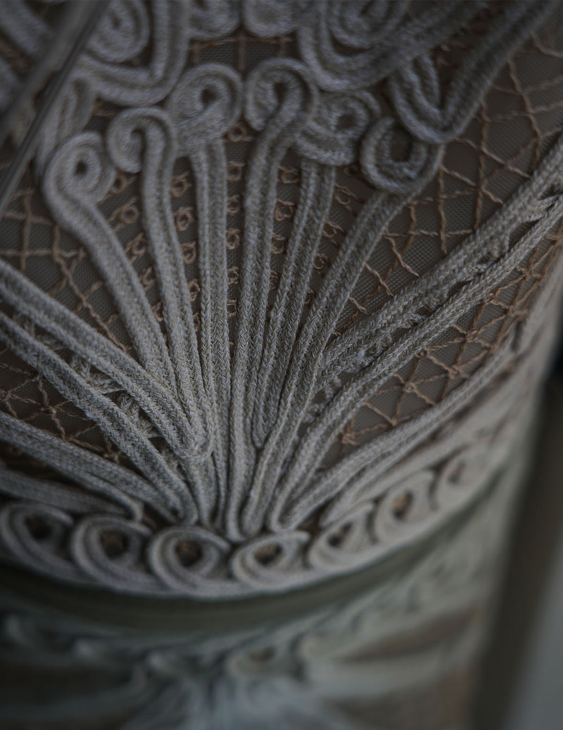 Sac seau brodé en cordon・Beige