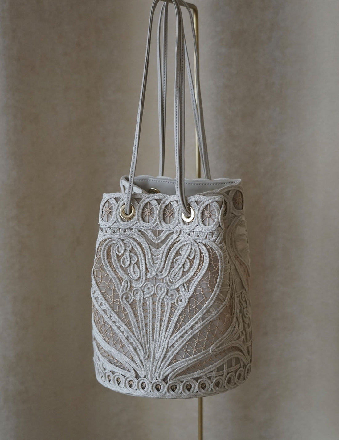 Sac seau brodé en cordon・Beige