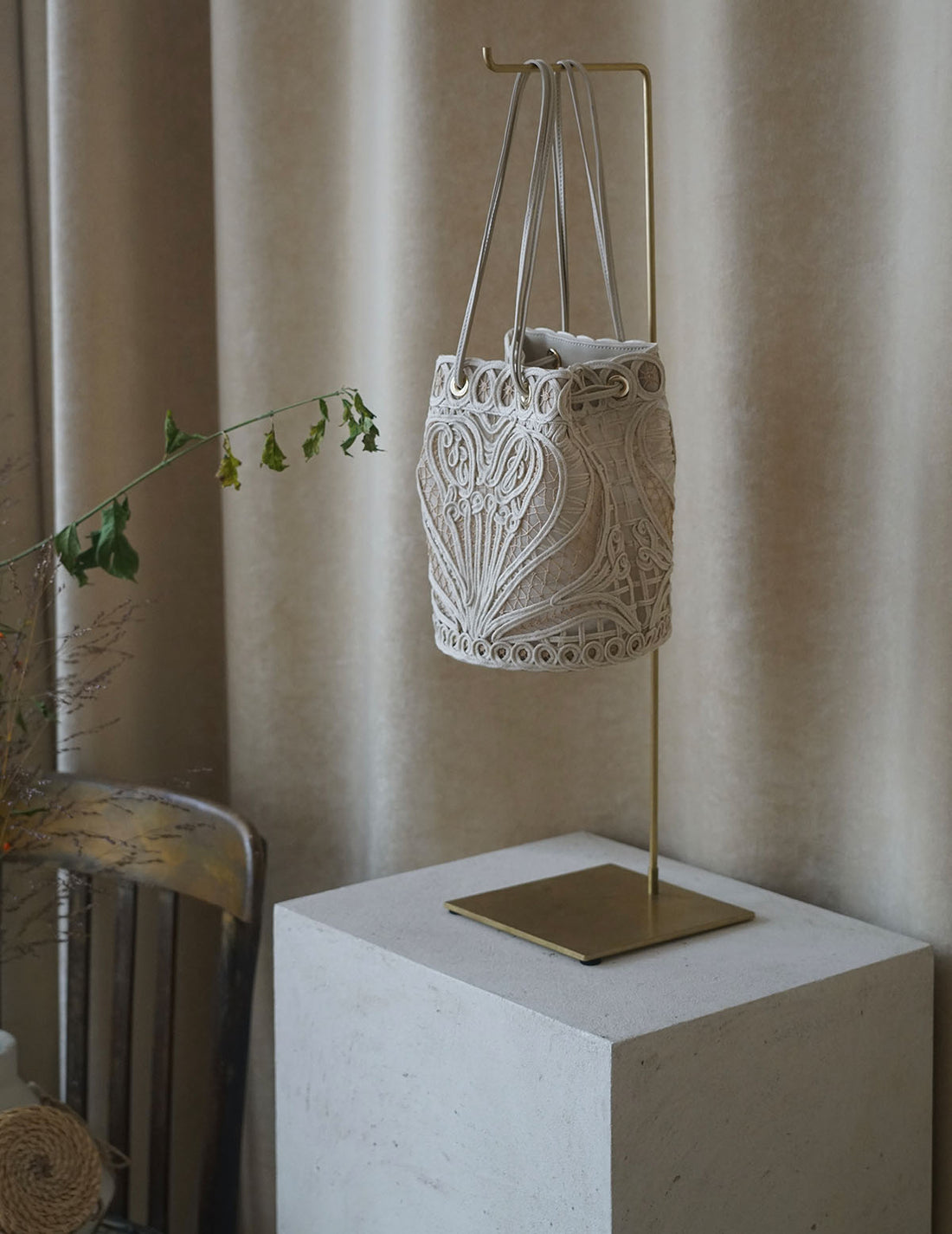 Sac seau brodé en cordon・Beige