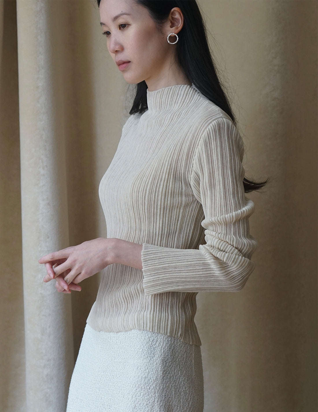 Haut à manches longues et col montant plissé