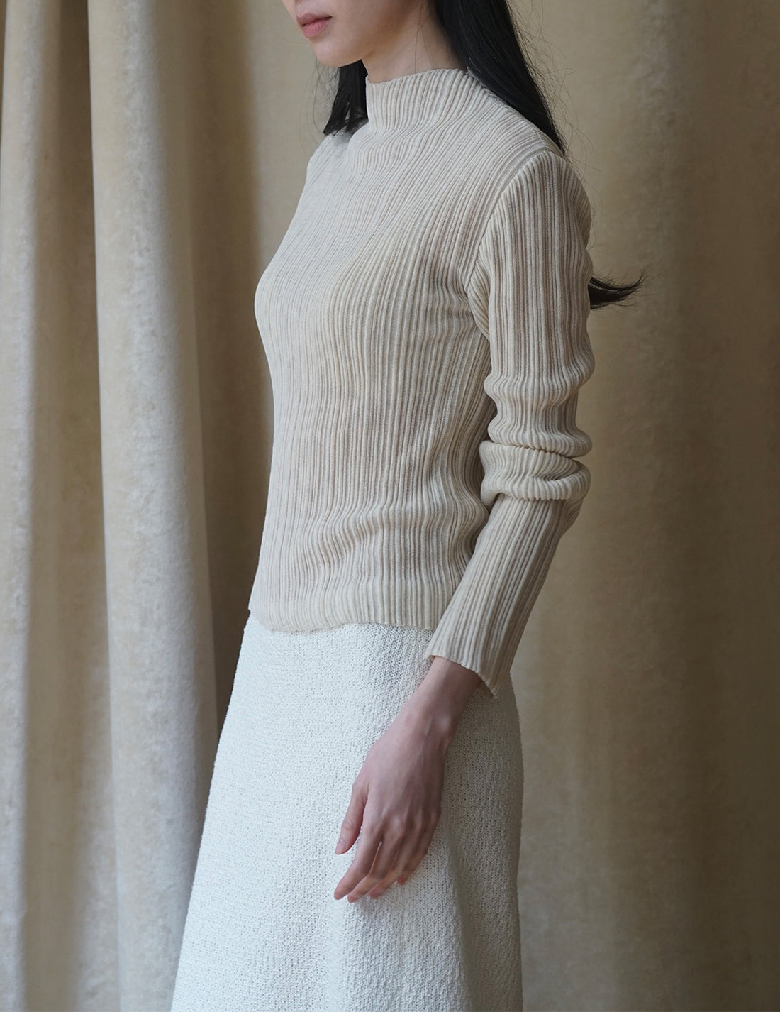 Haut à manches longues et col montant plissé