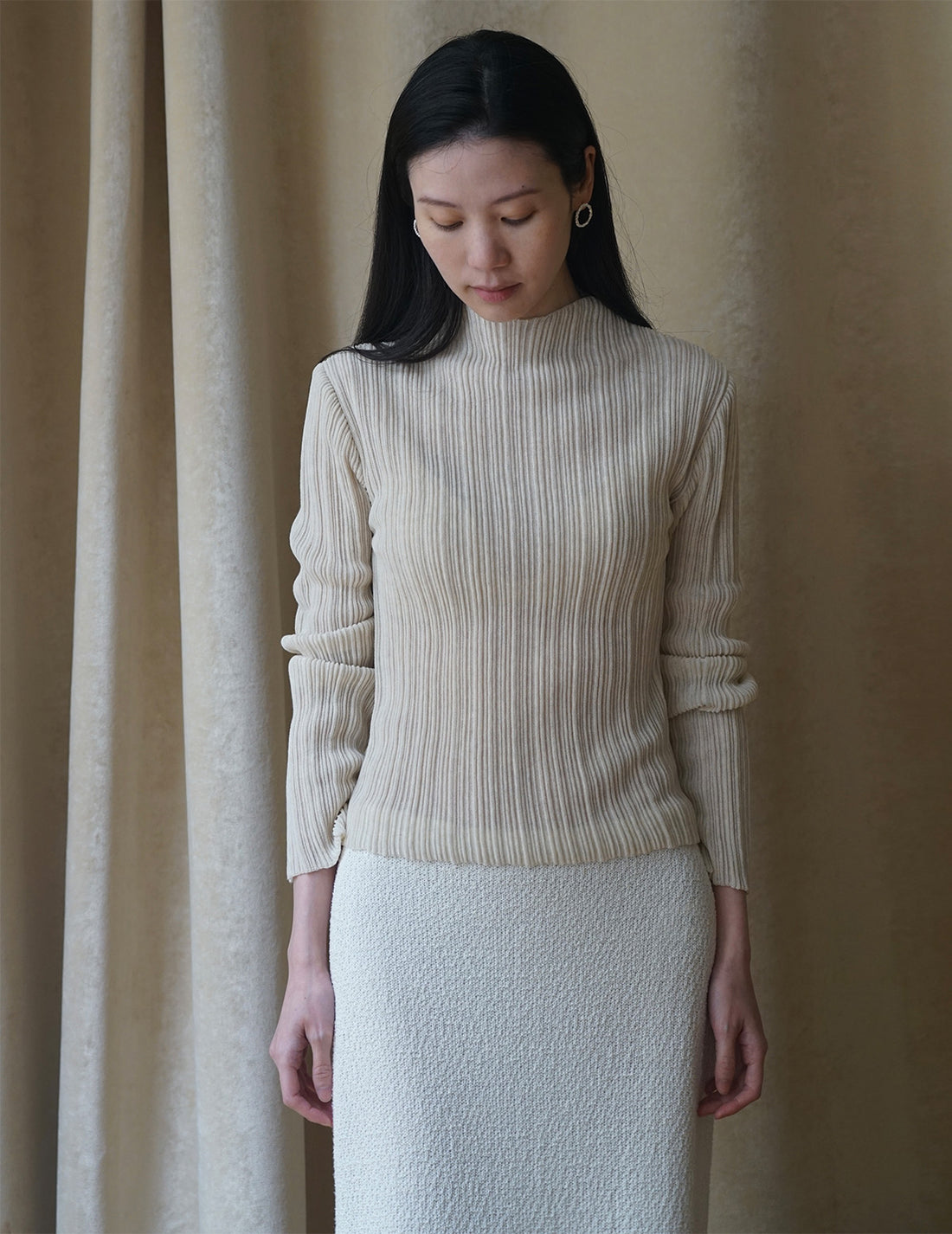 Haut à manches longues et col montant plissé