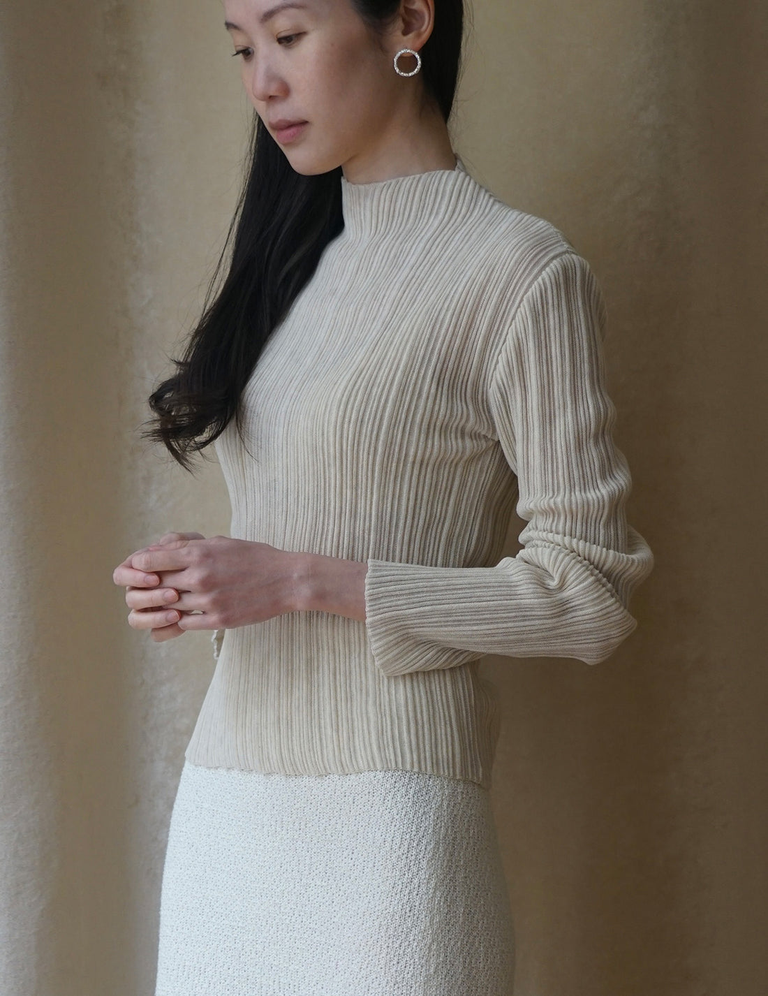 Haut à manches longues et col montant plissé