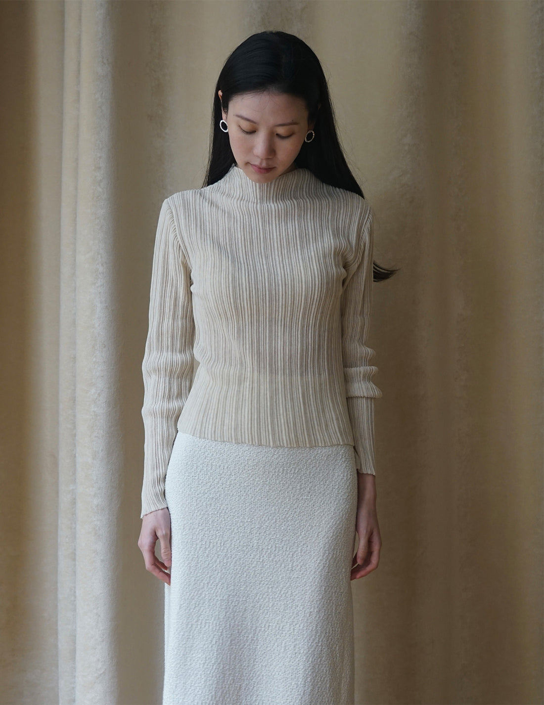 Haut à manches longues et col montant plissé