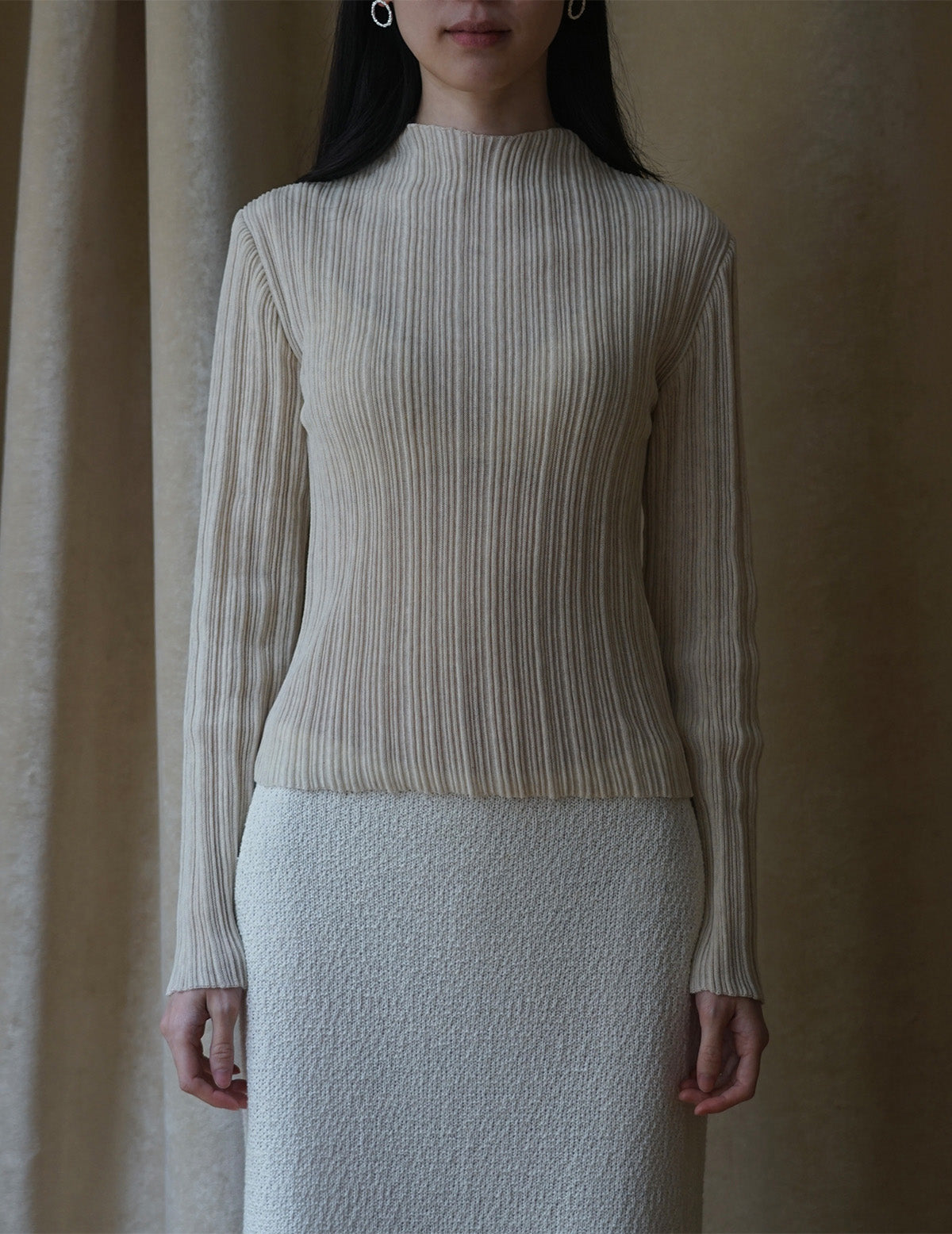Haut à manches longues et col montant plissé