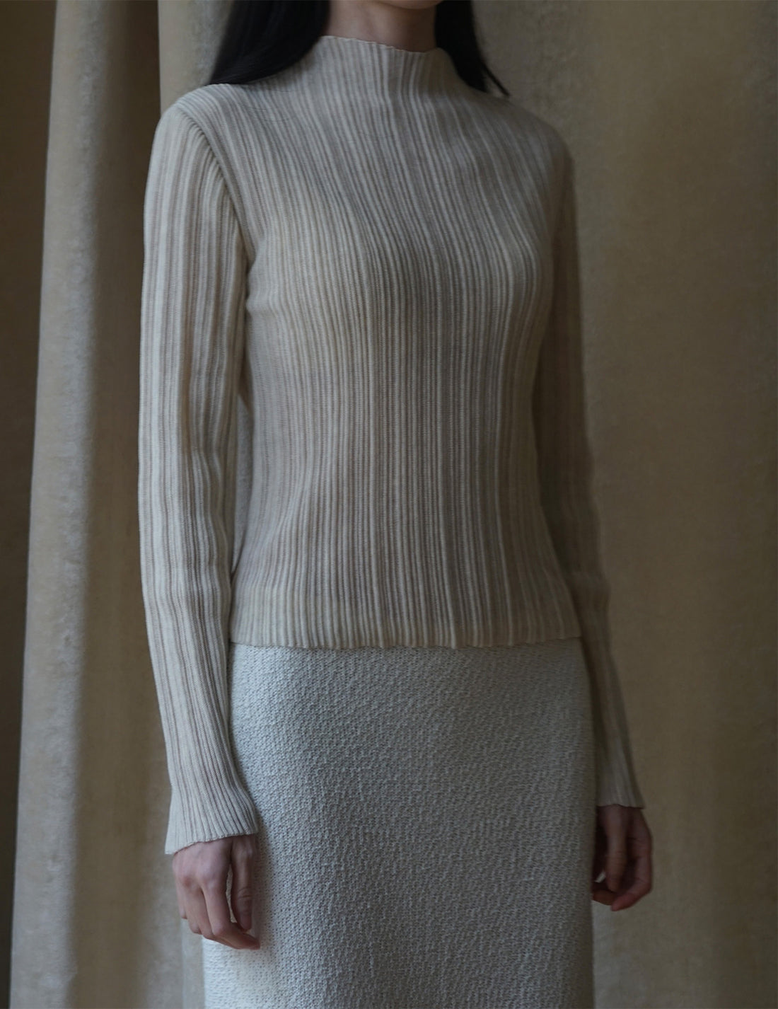 Haut à manches longues et col montant plissé