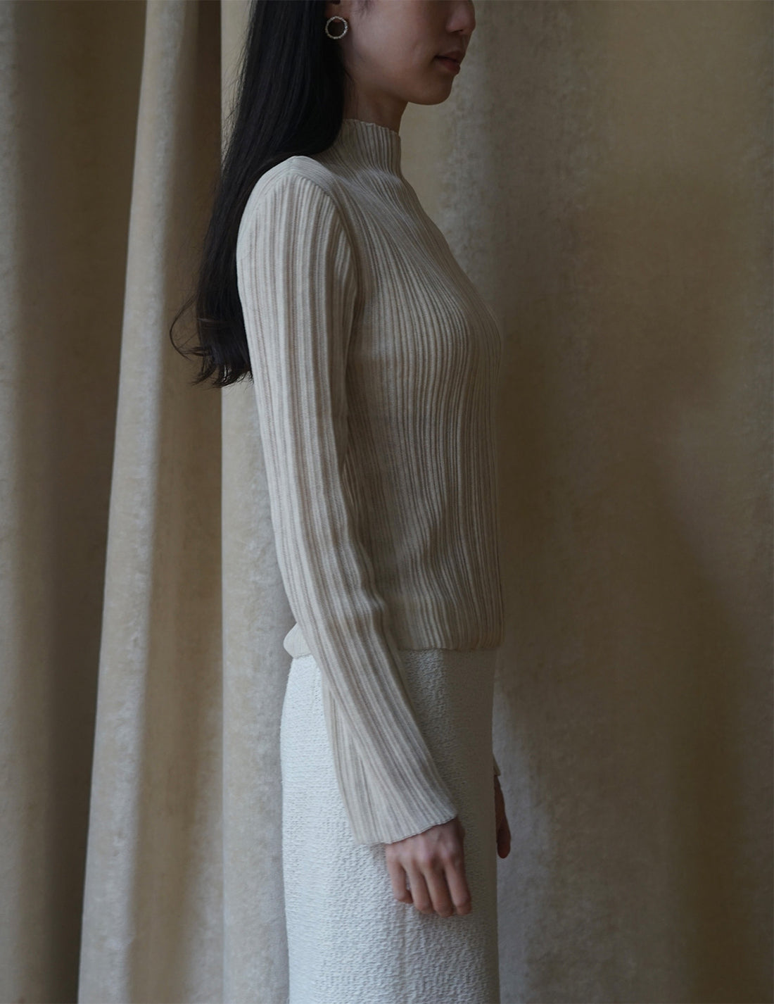 Haut à manches longues et col montant plissé