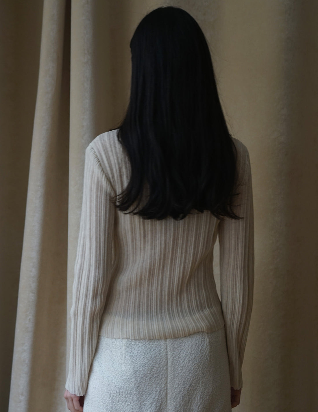 Haut à manches longues et col montant plissé