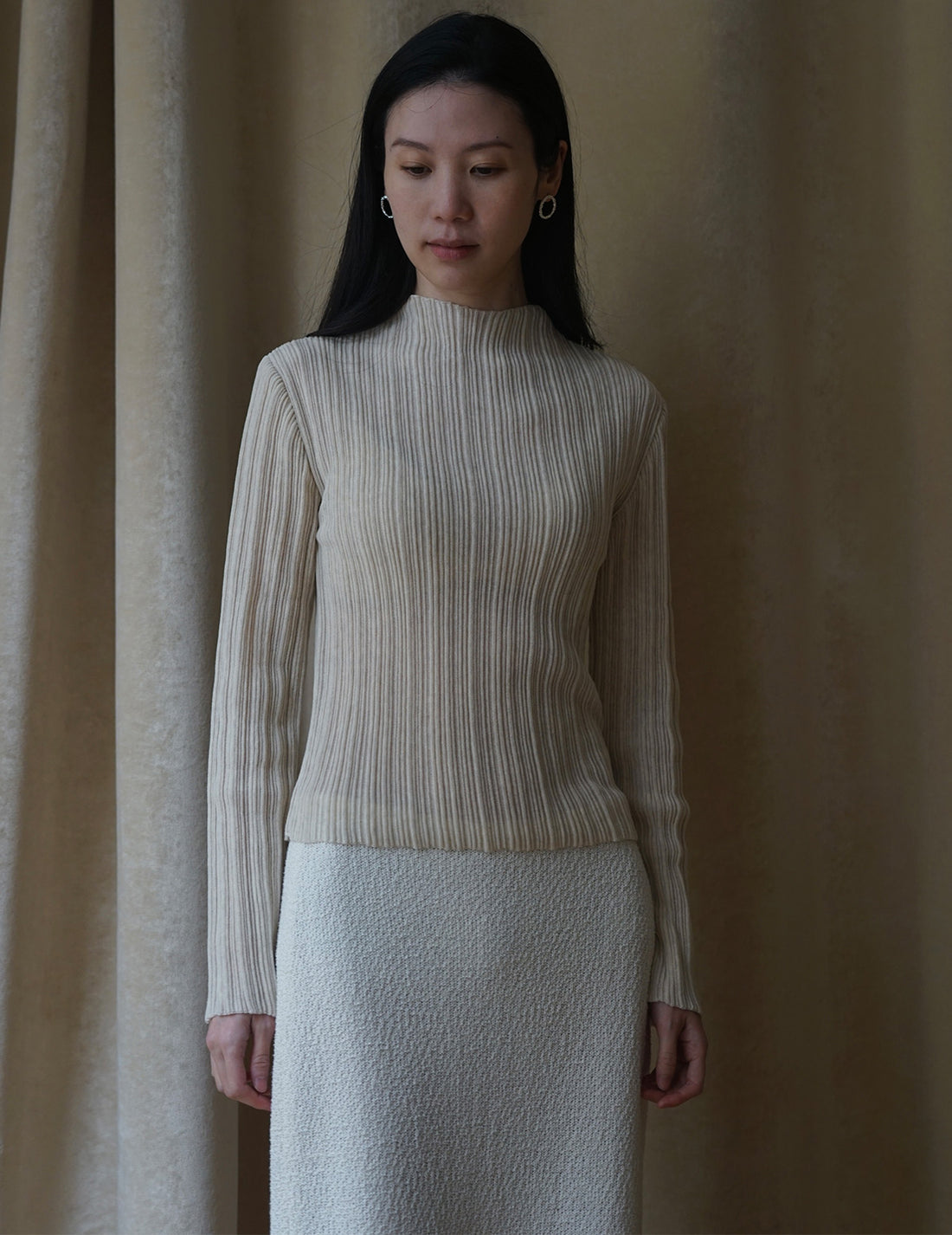 Haut à manches longues et col montant plissé