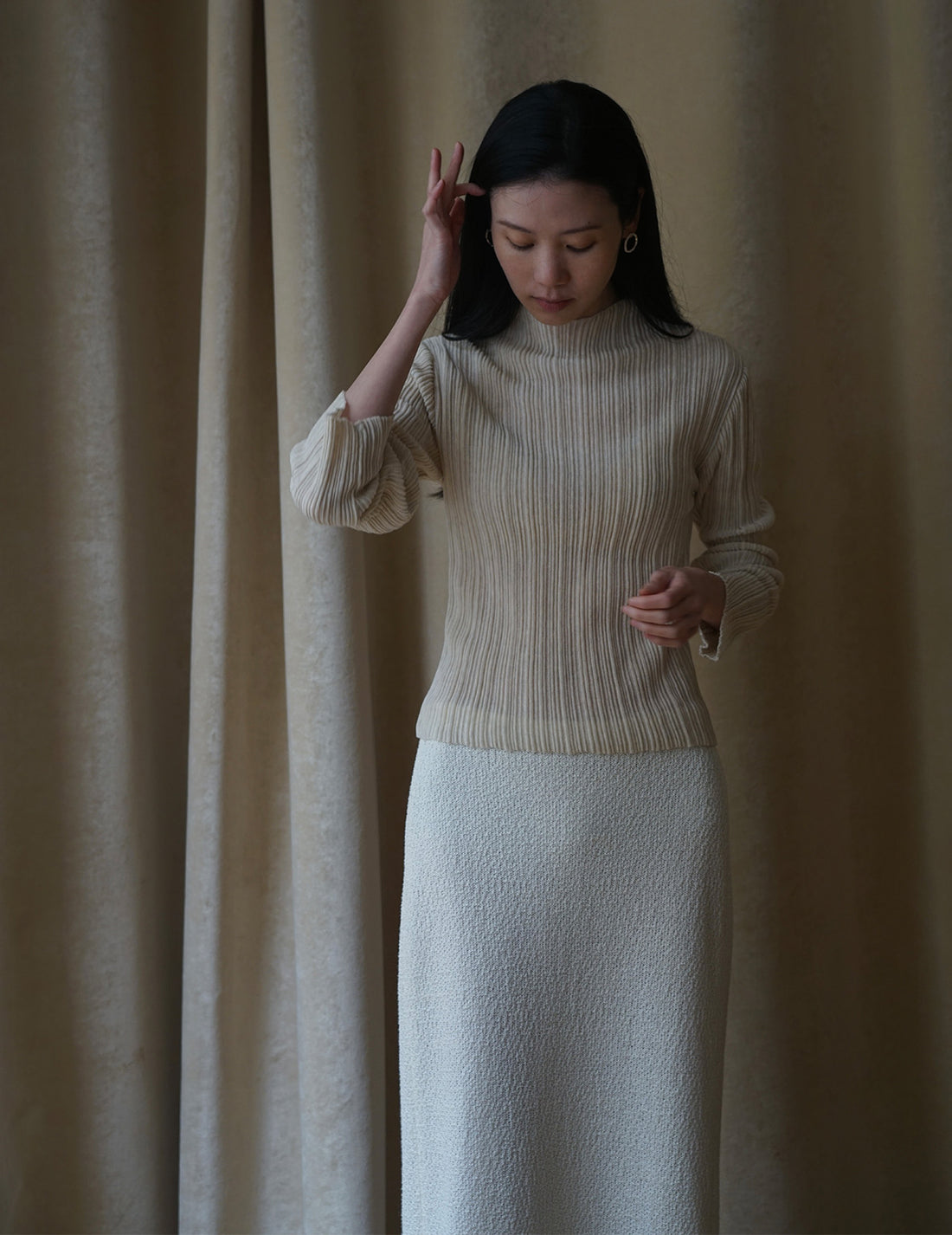 Haut à manches longues et col montant plissé