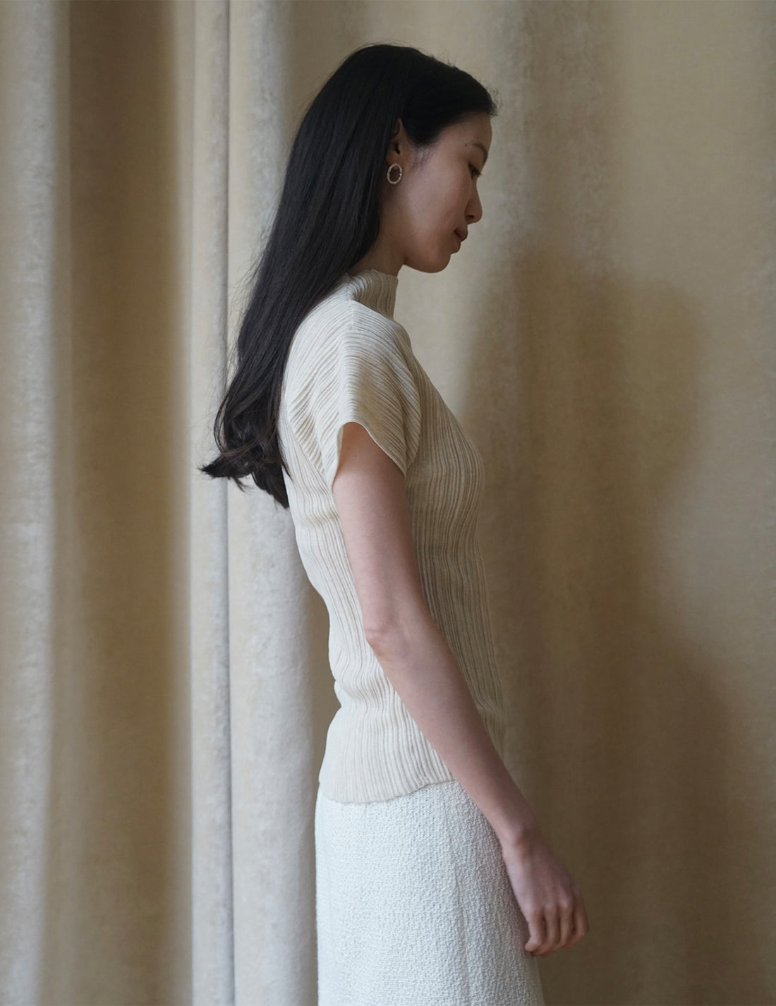 Haut à manches courtes et col montant plissé 