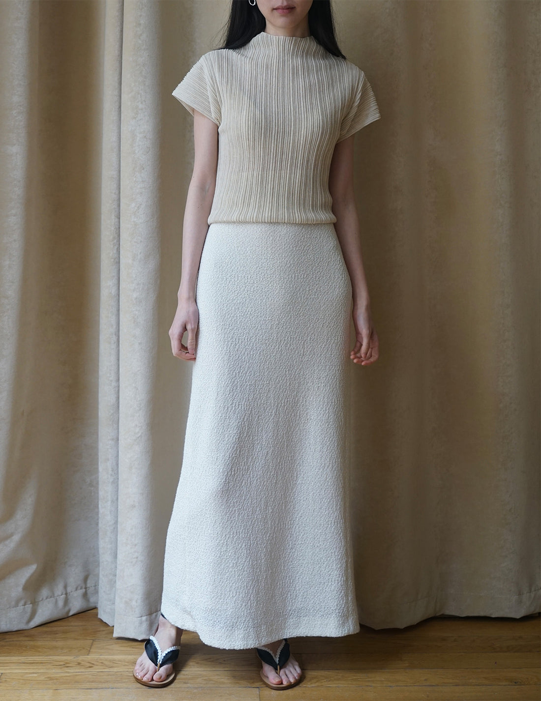 Haut à manches courtes et col montant plissé 