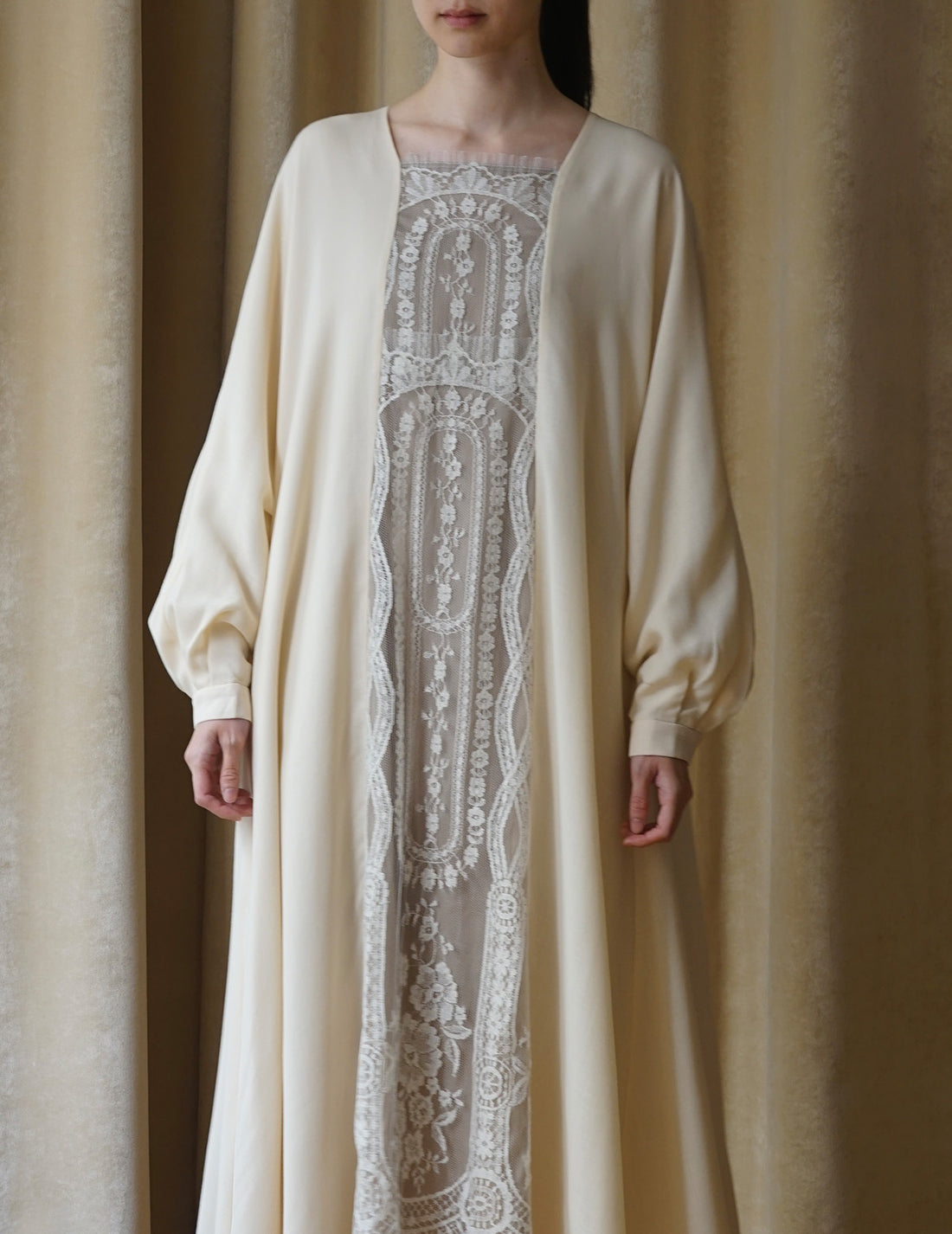 Robe en dentelle de jardin.Beige