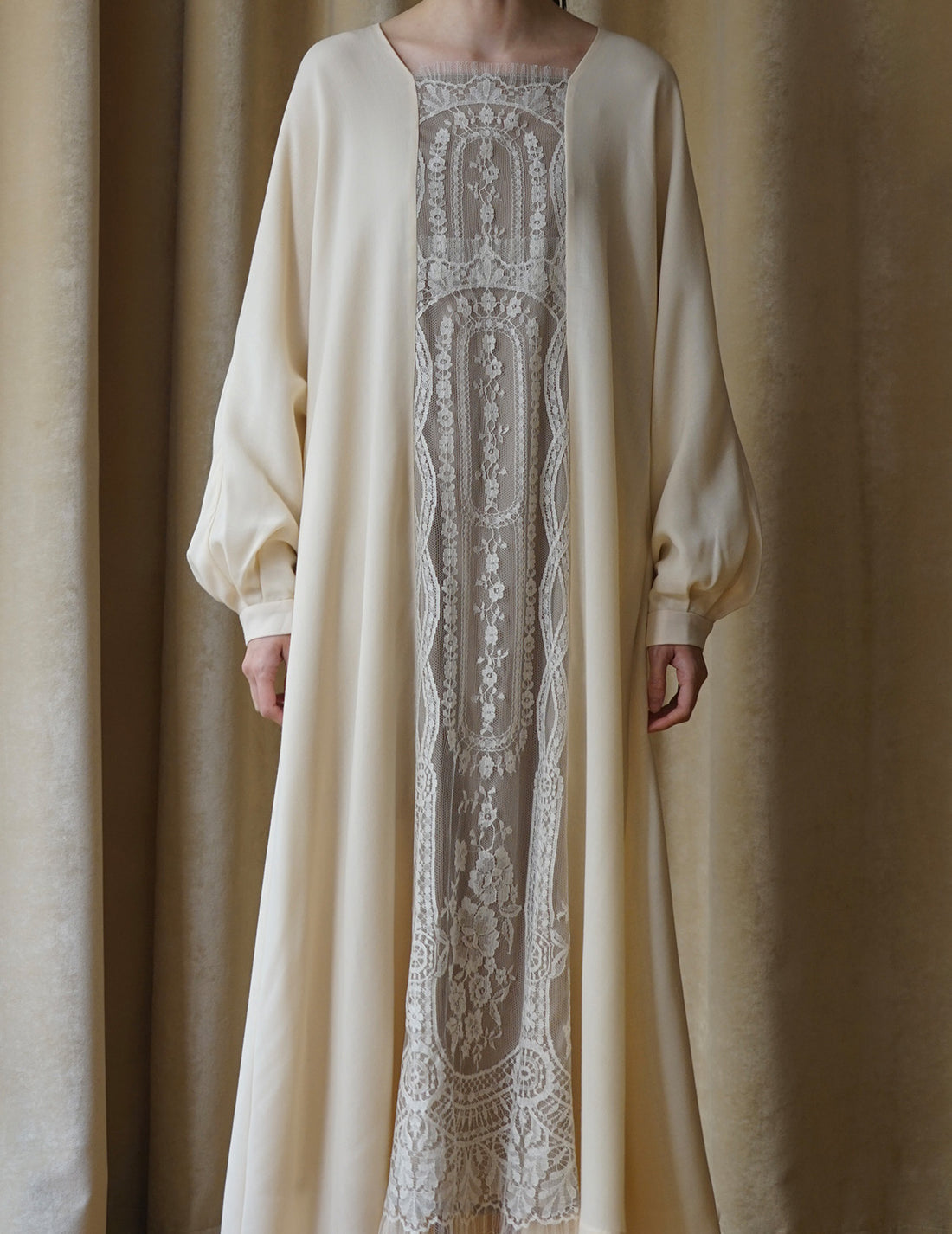 Robe en dentelle de jardin.Beige