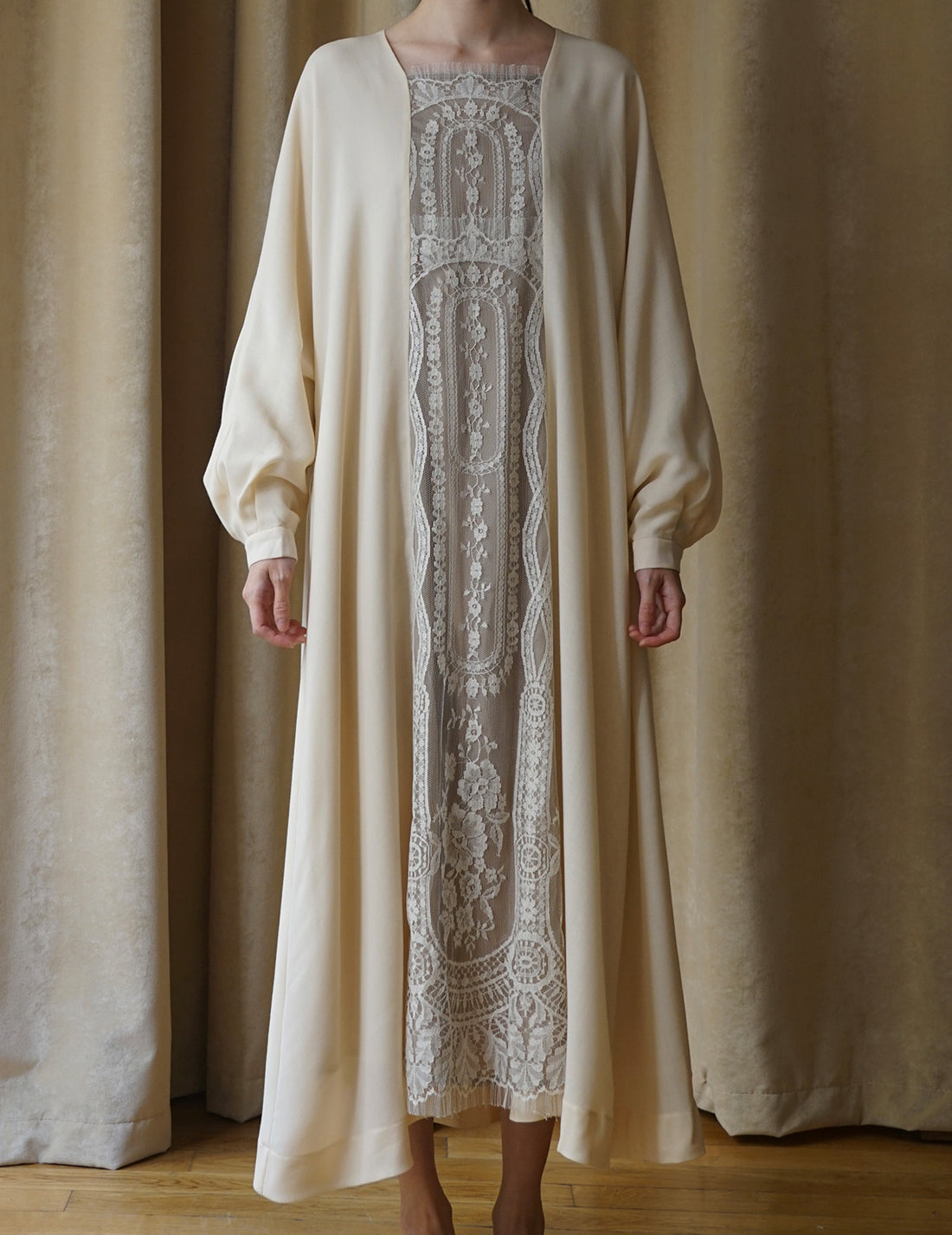 Robe en dentelle de jardin.Beige