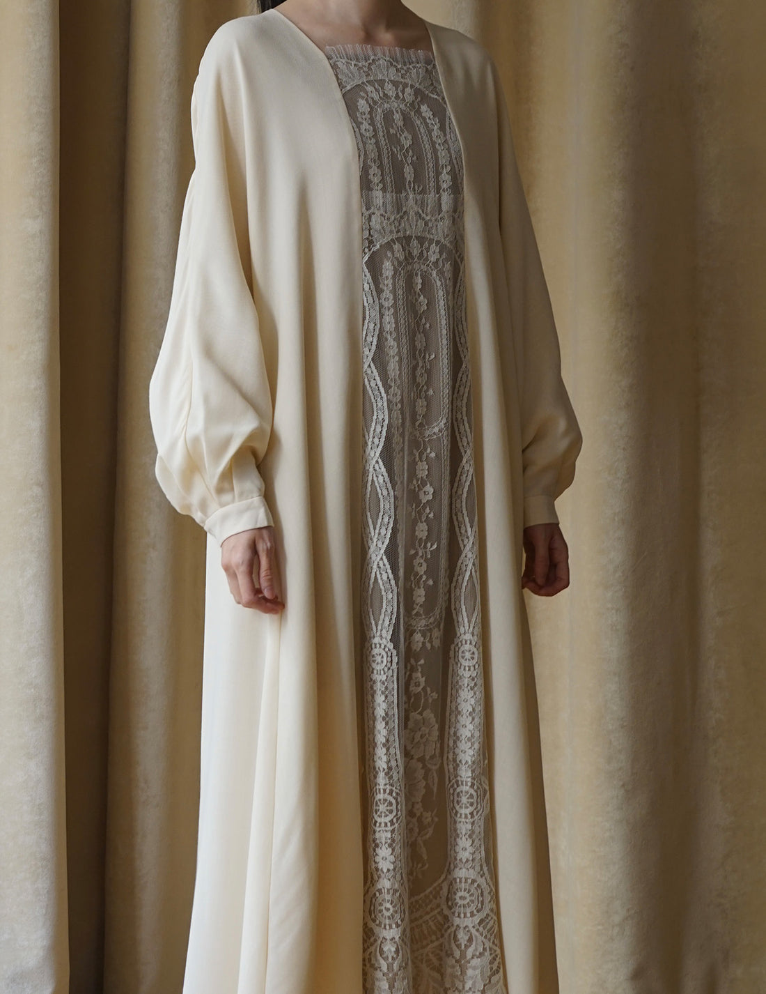 Robe en dentelle de jardin.Beige