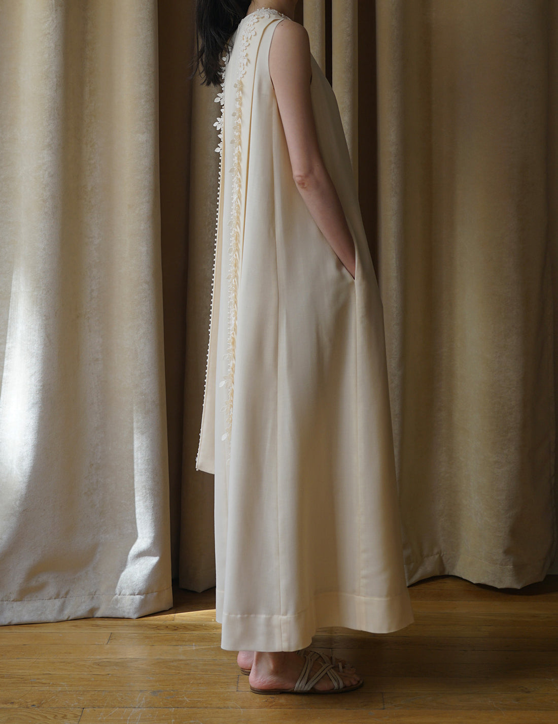 Robe vigne sans manches. Beige