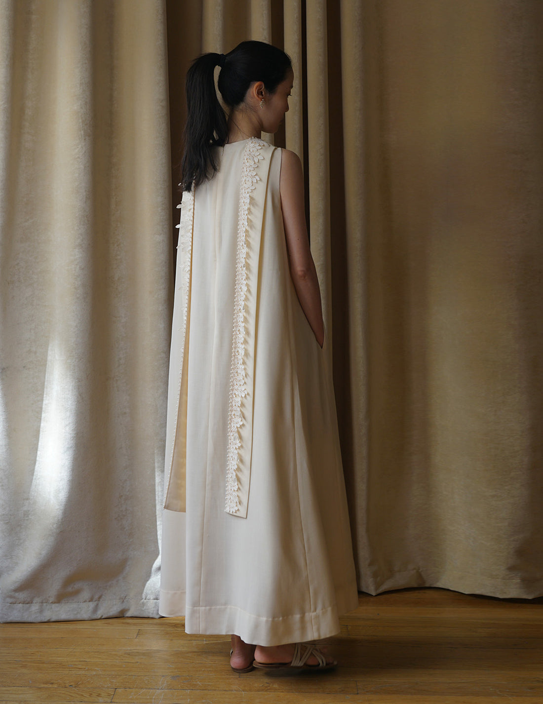 Robe vigne sans manches. Beige