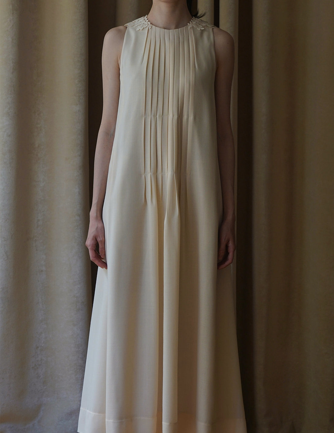 Robe vigne sans manches. Beige