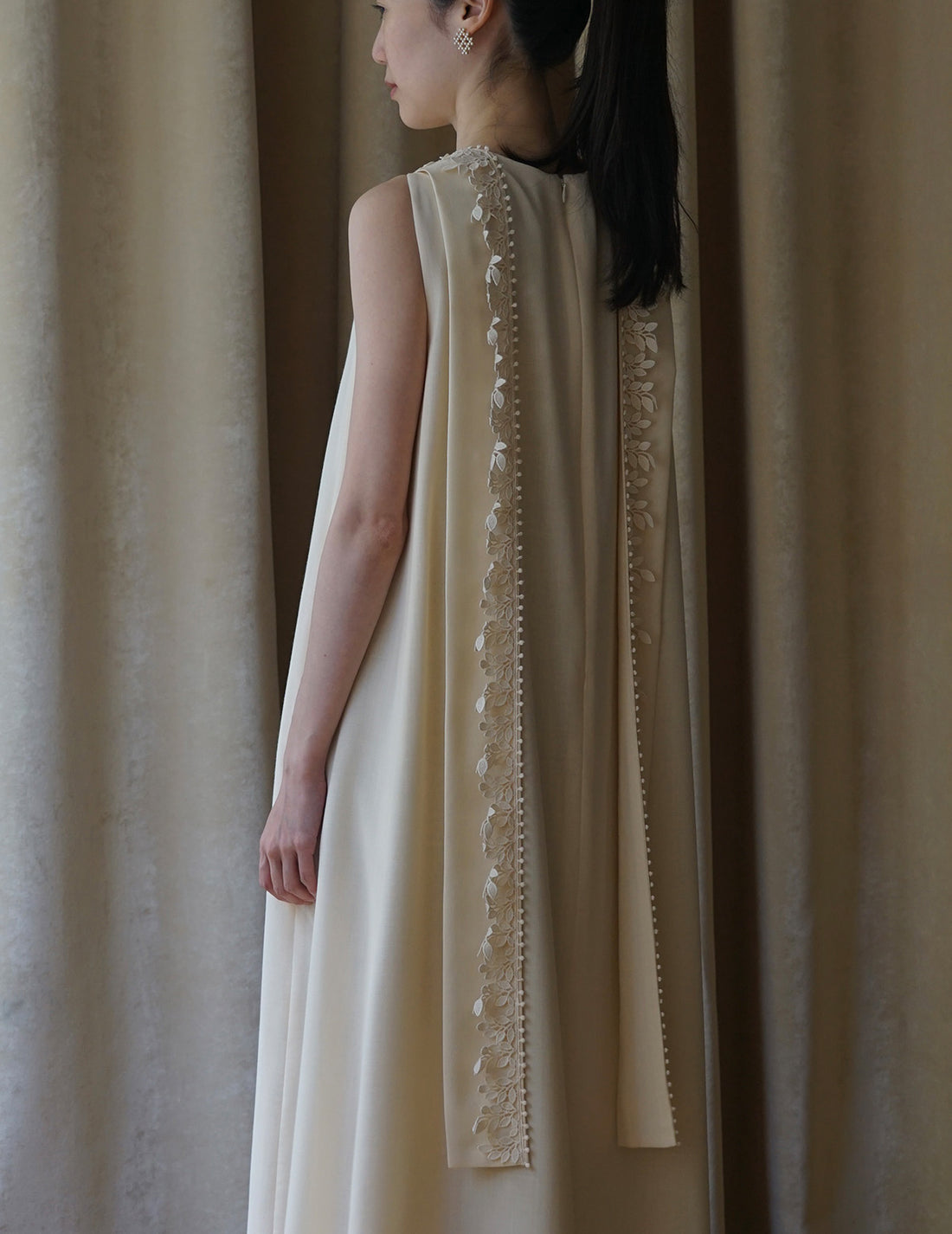 Robe vigne sans manches. Beige