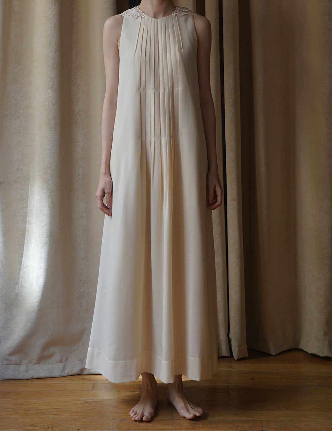 Robe vigne sans manches. Beige