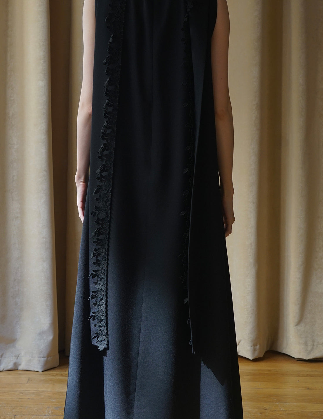 Robe sans manches en vigne.Noir