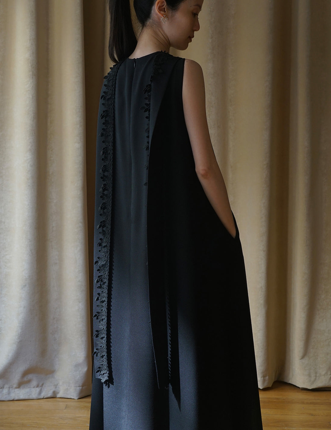 Robe sans manches en vigne.Noir