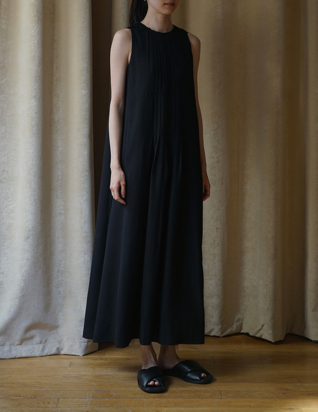 Robe sans manches en vigne.Noir