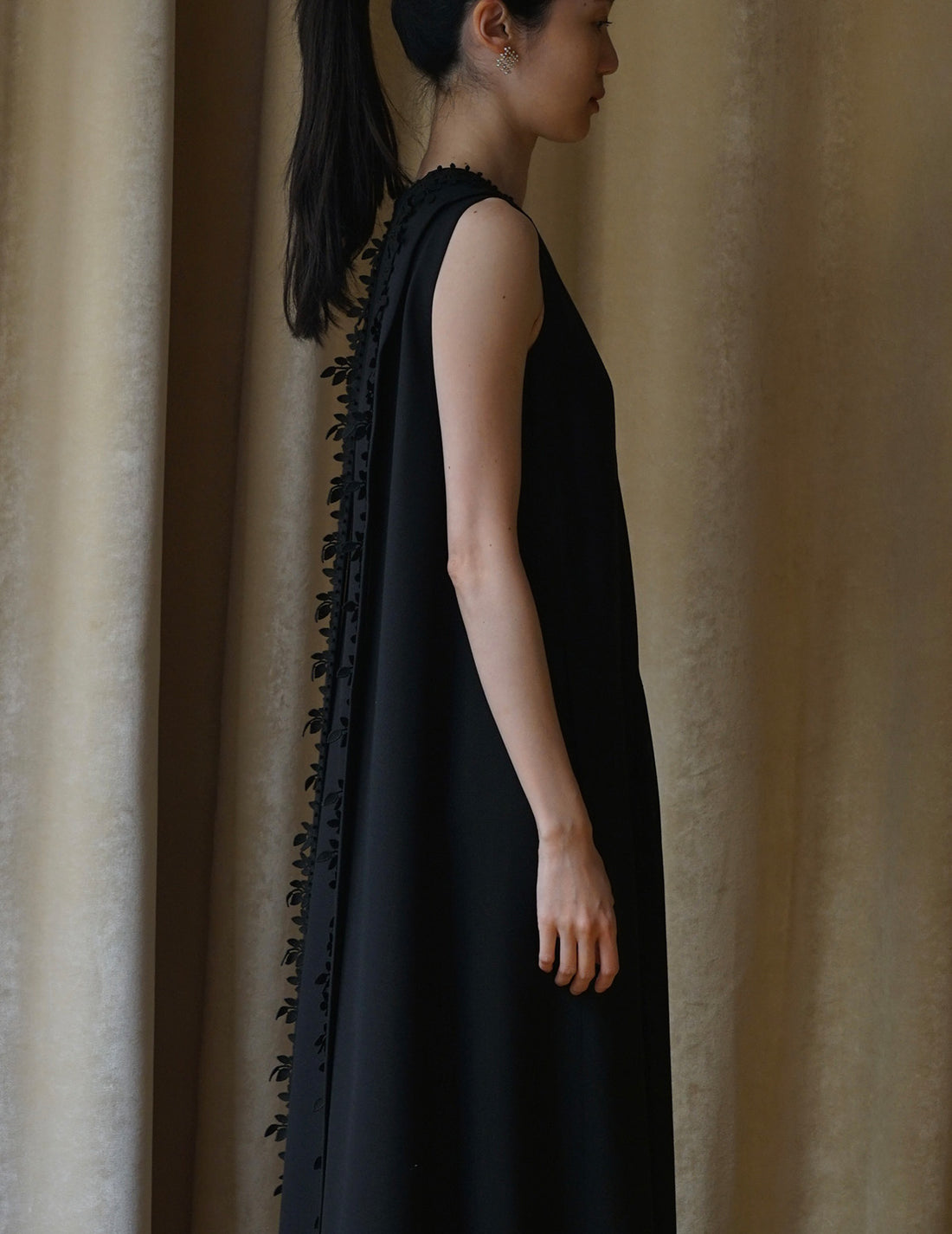 Robe sans manches en vigne.Noir