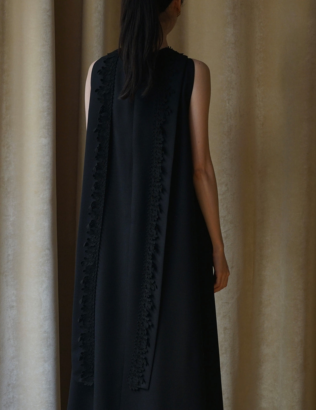 Robe sans manches en vigne.Noir