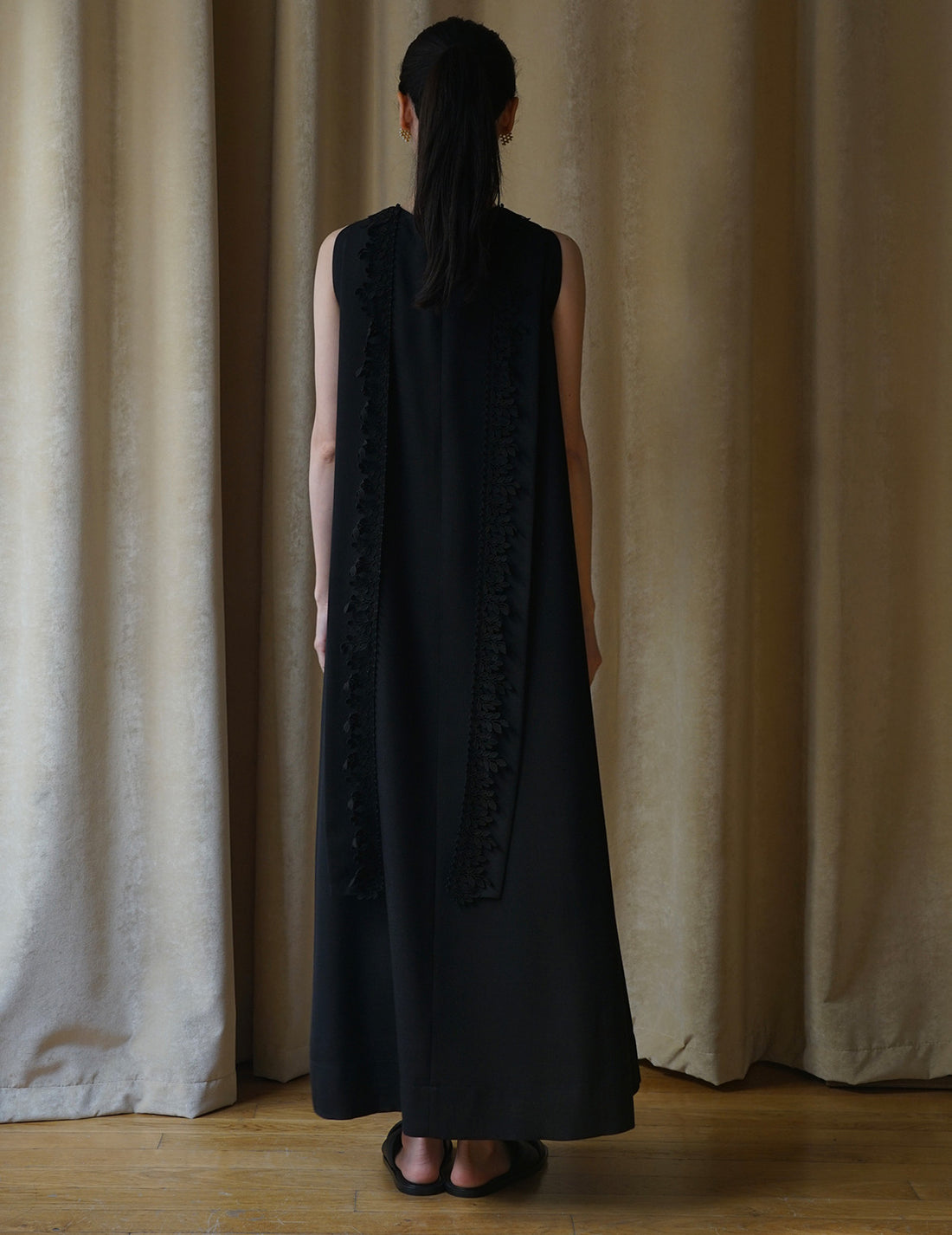 Robe sans manches en vigne.Noir