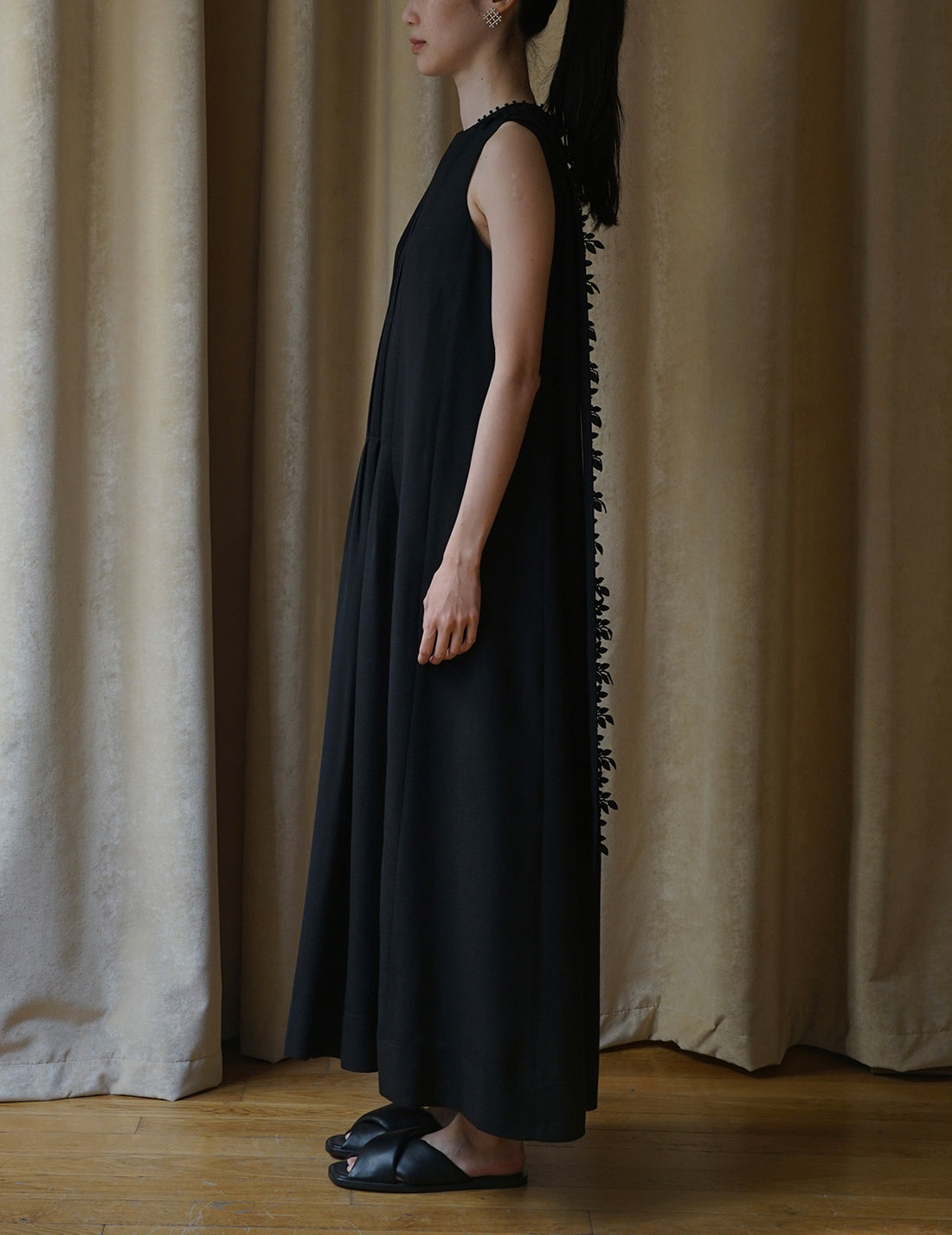 Robe sans manches en vigne.Noir