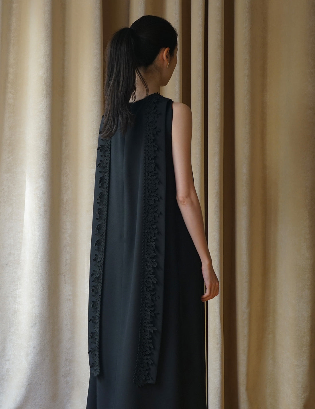 Robe sans manches en vigne.Noir