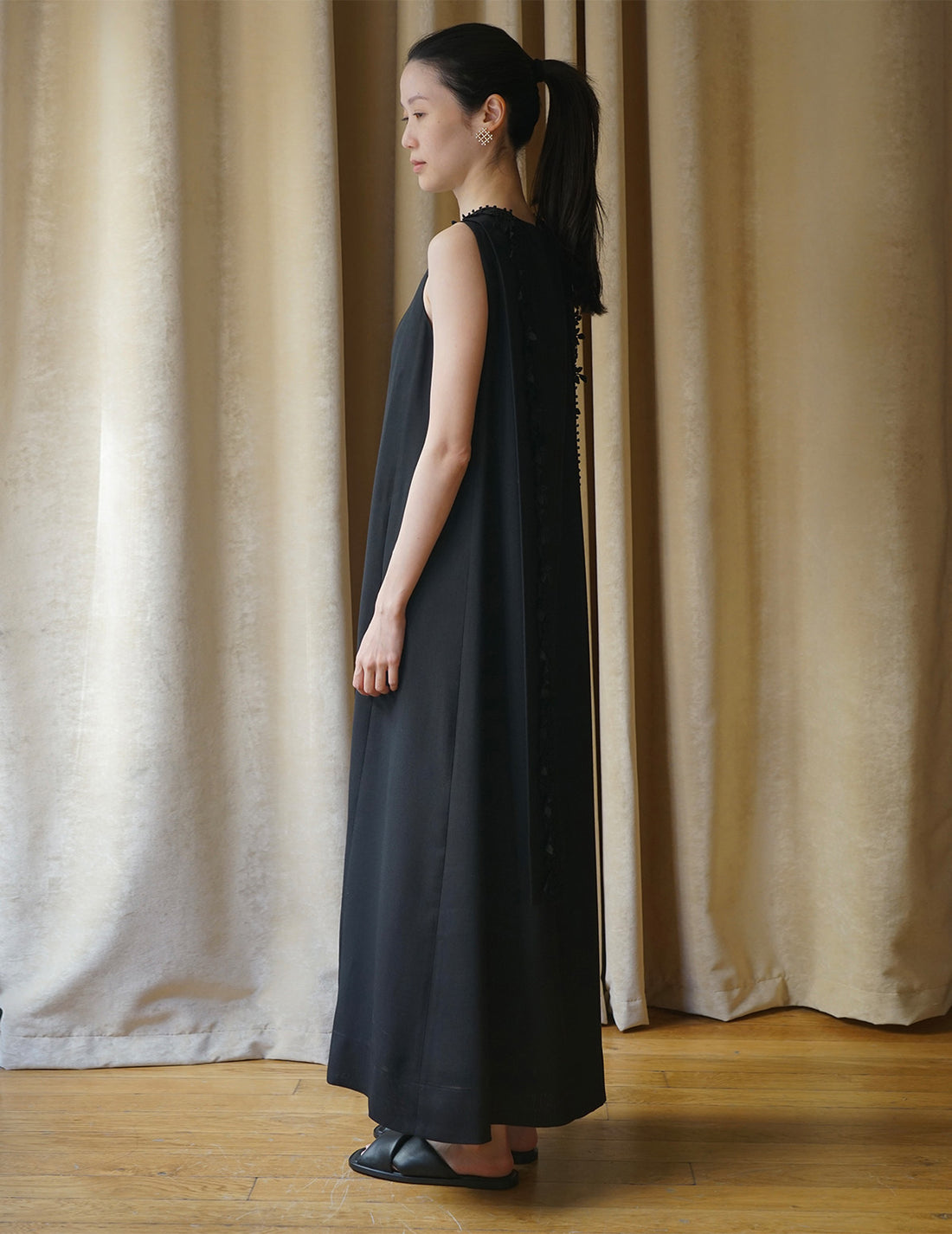 Robe sans manches en vigne.Noir