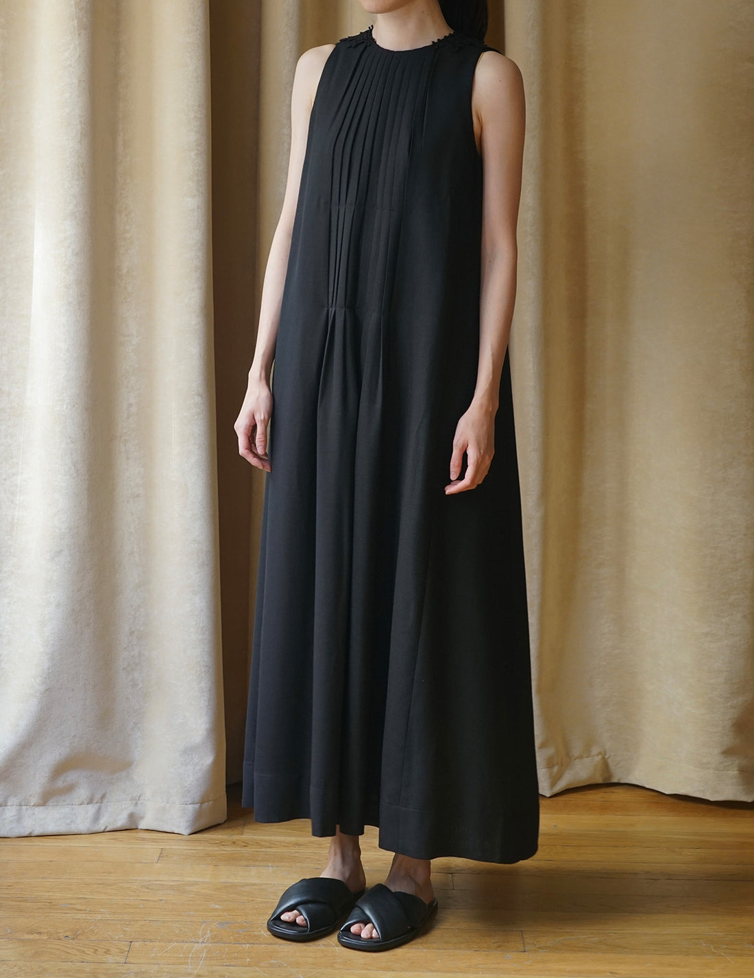 Robe sans manches en vigne.Noir