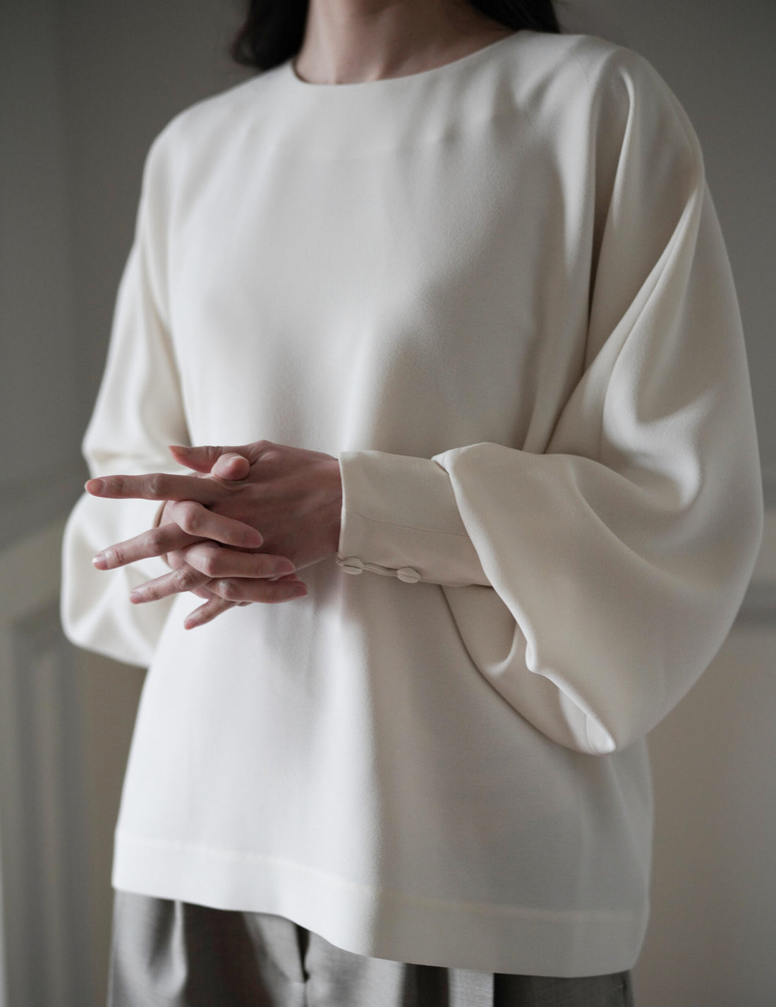 Mark Kenly Domino Tan | Belita Batwing Blouse・Ivory