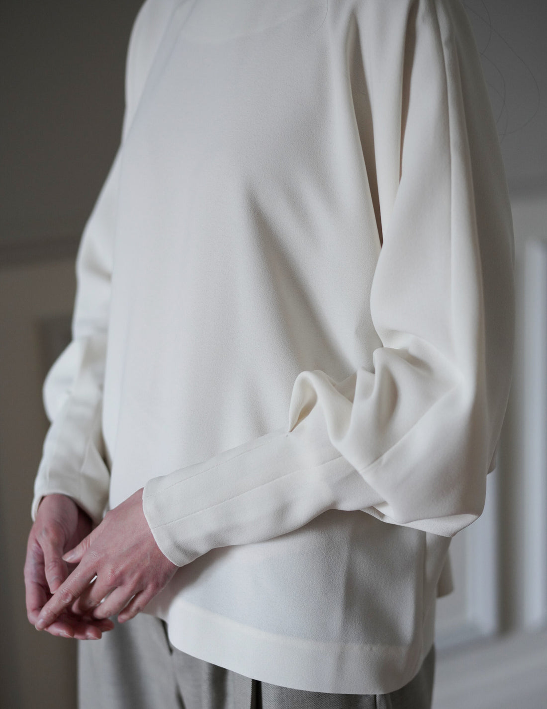 Mark Kenly Domino Tan | Belita Batwing Blouse・Ivory