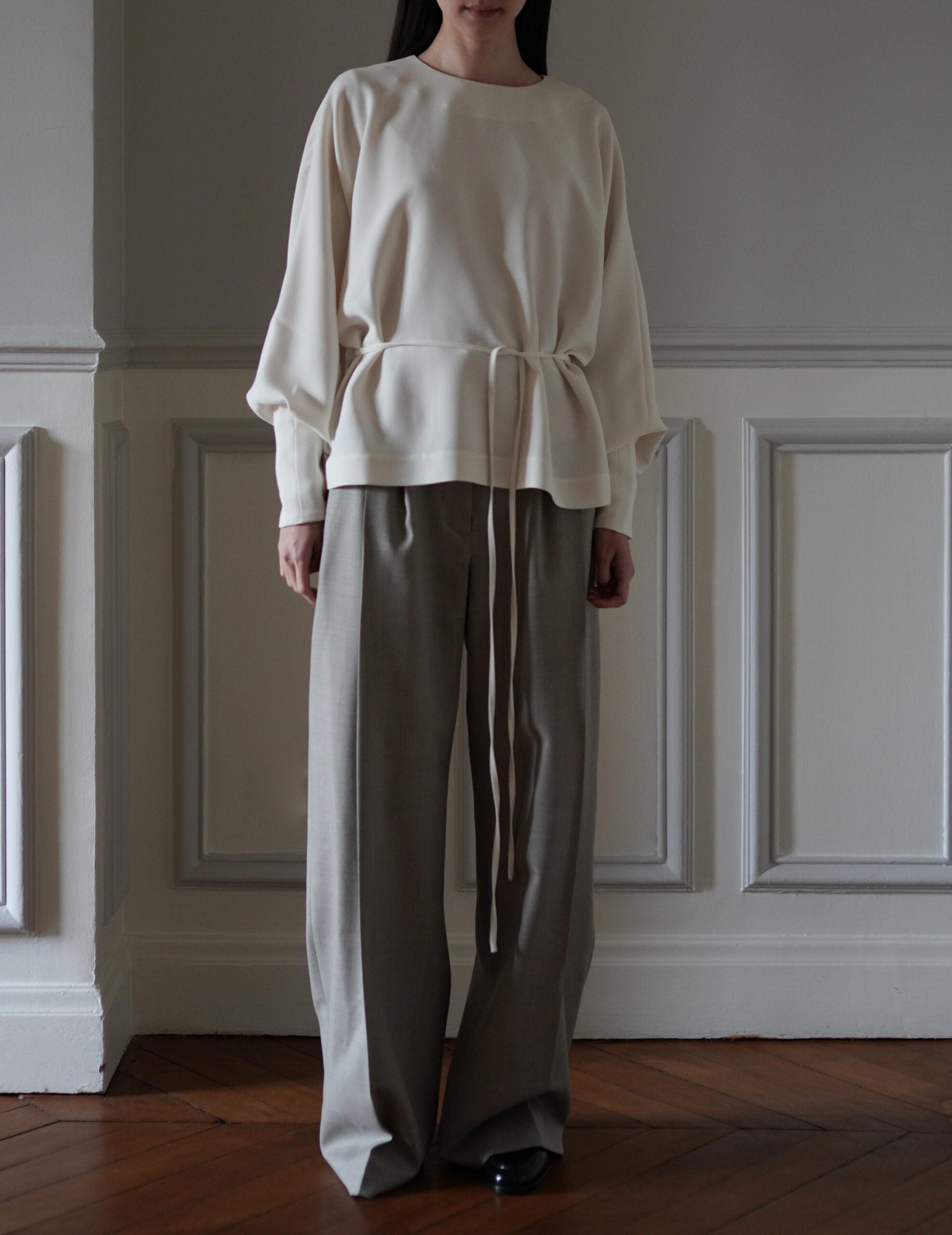 Mark Kenly Domino Tan | Belita Batwing Blouse・Ivory