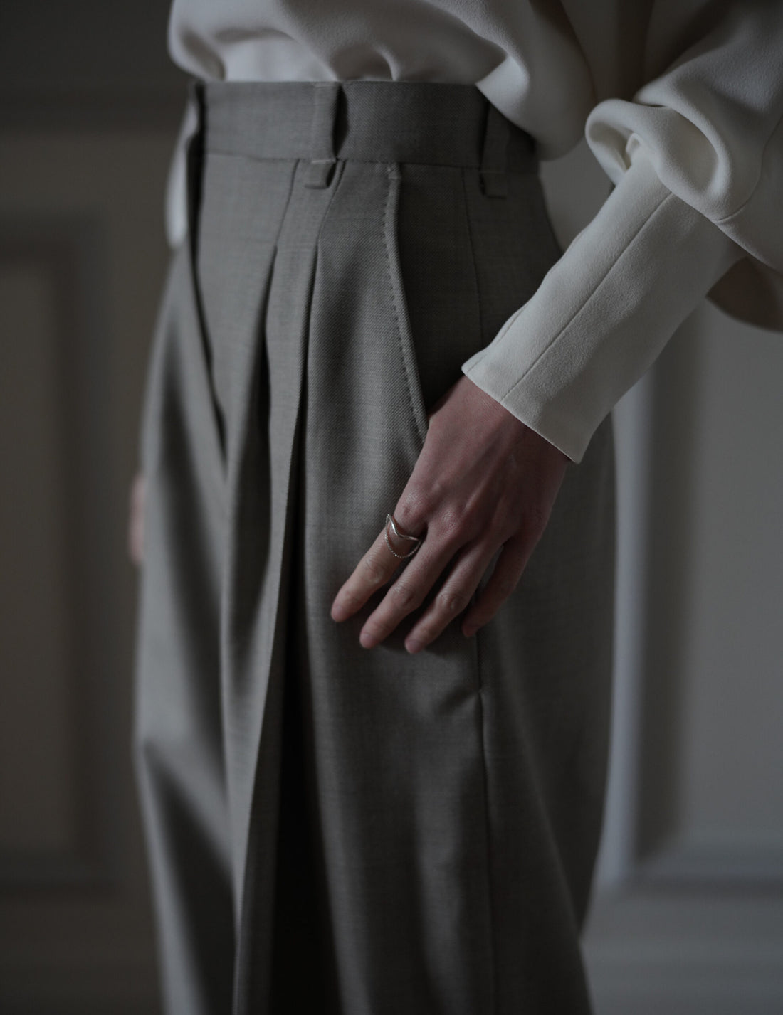 Mark Kenly Domino Tan | Portlyn Pants・Eucalyptus