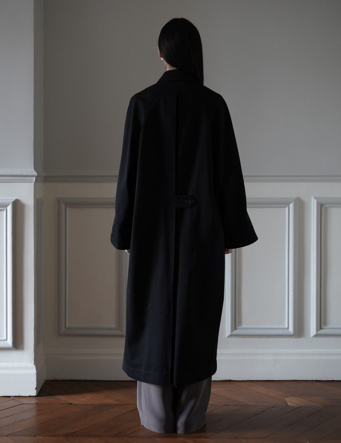 Mark Kenly Domino Tan | Clarina Coat・Black